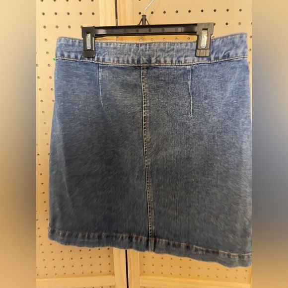 🍀5/$25🍀 Forever 21 denim front button mini skirt‎ size 28” - Picture 5 of 9